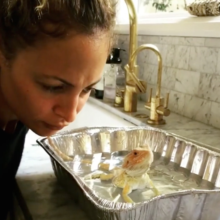 Nicole Richie dances while Speedy soaks